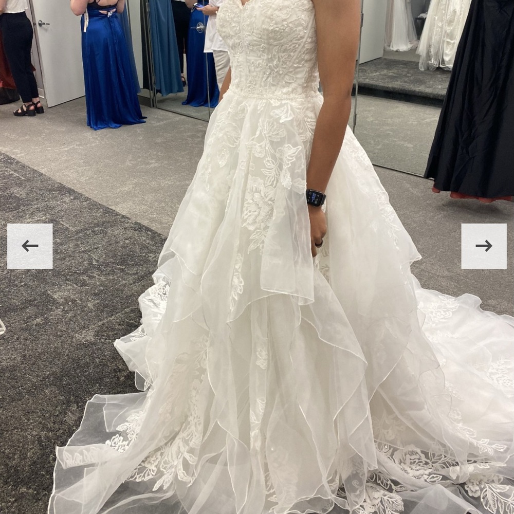 Elegant White Lace Wedding Dress